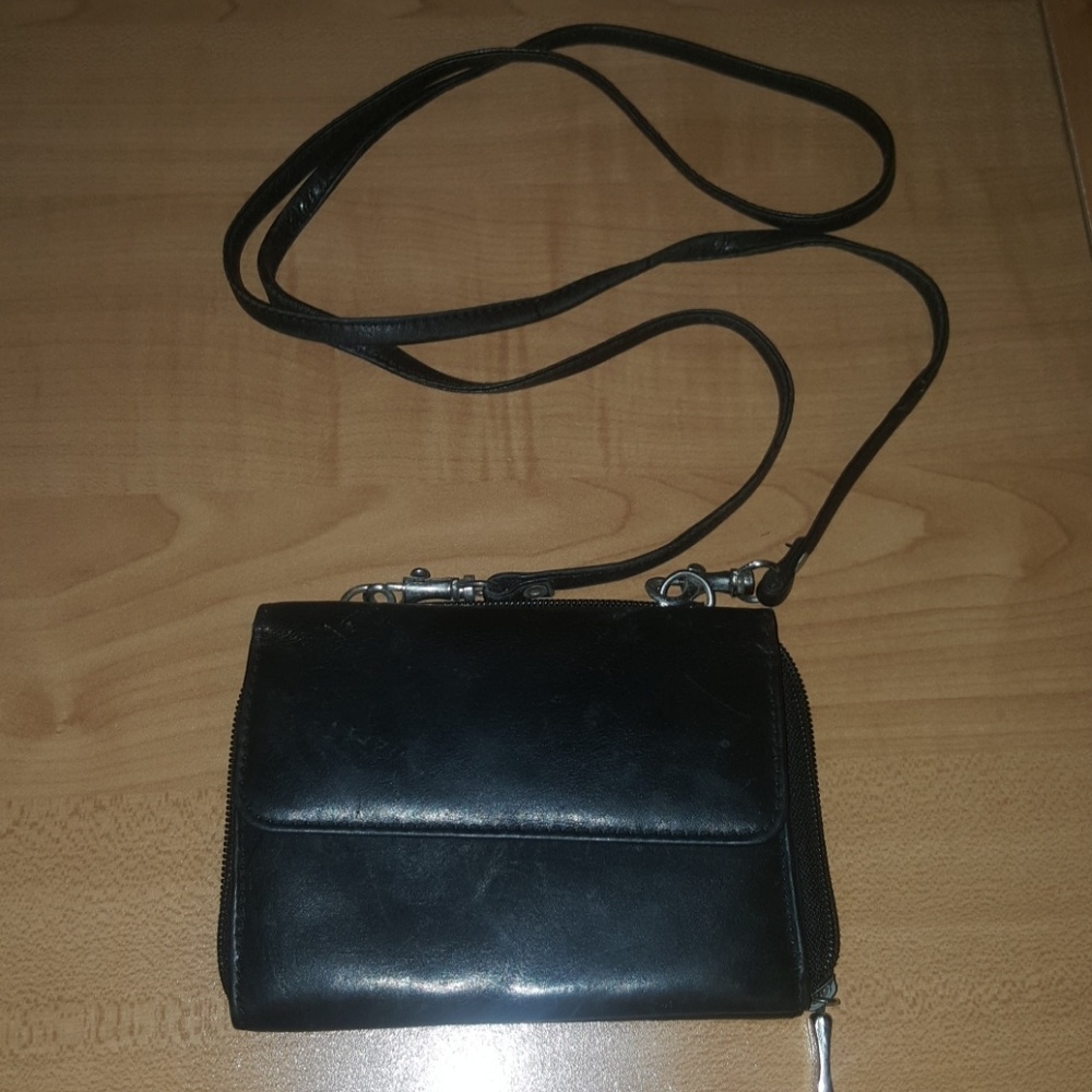 Wilsons Leather Crossbody Wallet